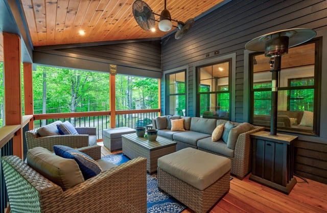 Family-Friendly Chalet: Hot Tub, Games, Fire Pit