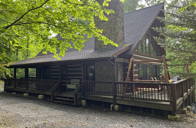 Family friendly, conveniently located; minutes from Blowing Rock and Boone.