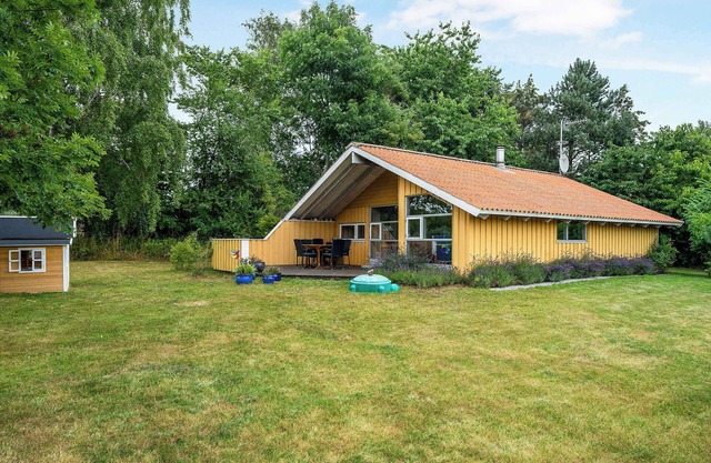 Family-friendly cottage near the beach