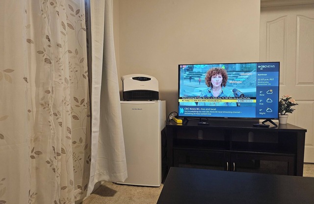 Family-Friendly Cozy Basement Suite - Up to 4 Guests