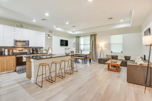 Family-Friendly Home 8 Mi to Warm Mineral Springs