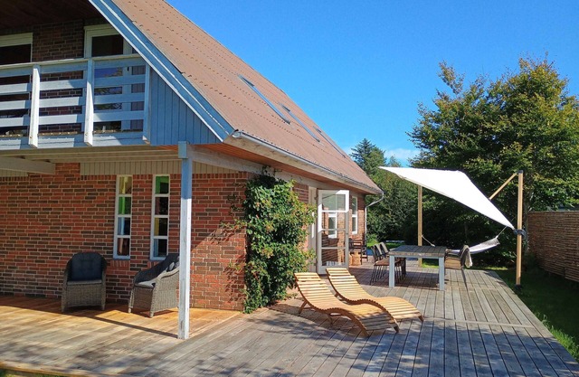 Family-friendly home near beach, forest, harbour