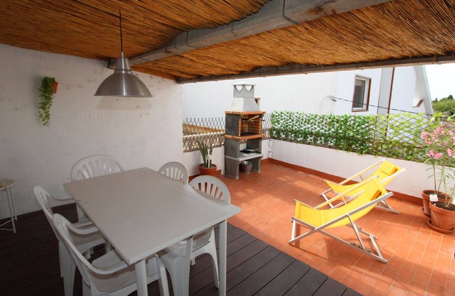 Family-Friendly House with Wi-Fi, Pet-Friendly, Optional A/C, Near Dog Beach