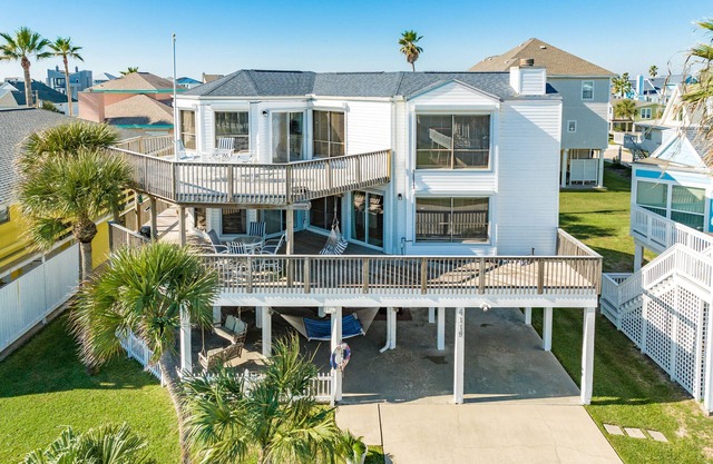 Family Friendly in Pirates Beach - 2 Decks, Walk to Beach, Large Patio