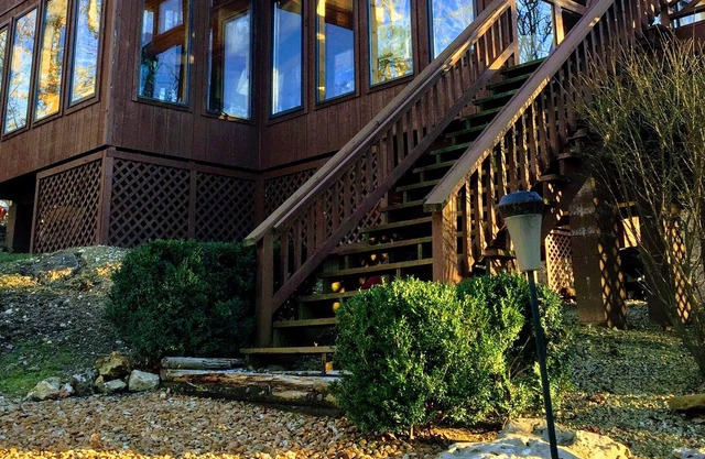 Family friendly lakefront chalet!