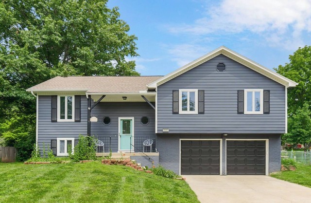 Family-Friendly Lenexa Home ~ 3BR, Game Room, 2 King Beds & Patio