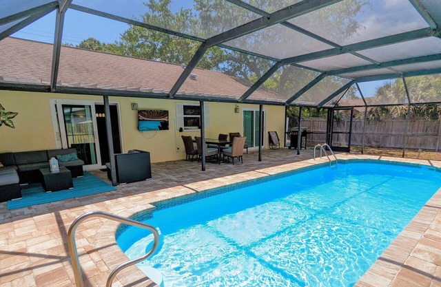 ❤️ Family Friendly ❤️ Lovely 3 BR Pool Home ❤️ Fiberoptic Internet