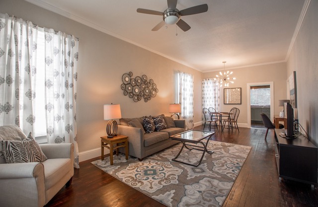 Family Friendly Modern Historic Luxury, Minutes to Walk to CSU and Old Town!