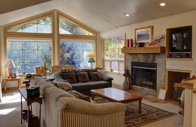 Family-Friendly Mountain Retreat with Stunning Baldy Views – 4BR/3BA