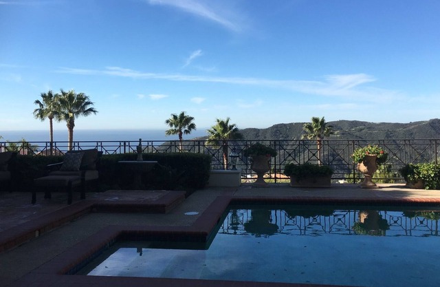 Family Friendly Palisades 5-Bed Large Ocean View Home Private Gated Cul-de-Sac