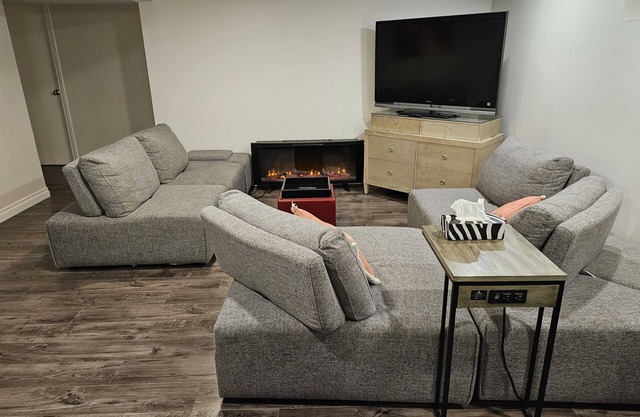 Family-Friendly, quiet, cozy 2-Bedroom Apartment with Continental Breakfast