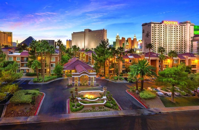 Family friendly resort with 2 BR/2 BA suites just 1 1/2 blocks off the Strip