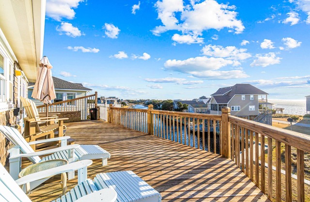 family-friendly retreat offers amazing views, Full kitchen, and WIFI
