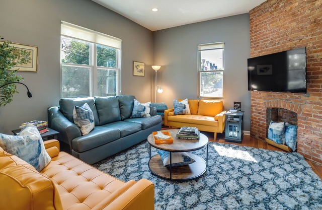 Family-Friendly Shadyside Gem Near Dtwn Pittsburgh