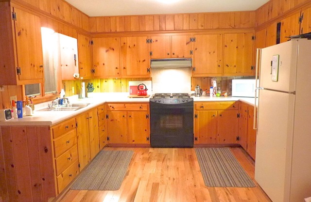 Family Friendly Summer Vacation Cottage on Beautiful Lake Pennesseewassee