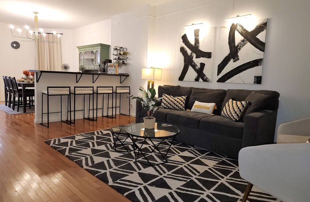 Family-Friendly Townhome Bliss:10min to Lehigh Valley Festivals & Events