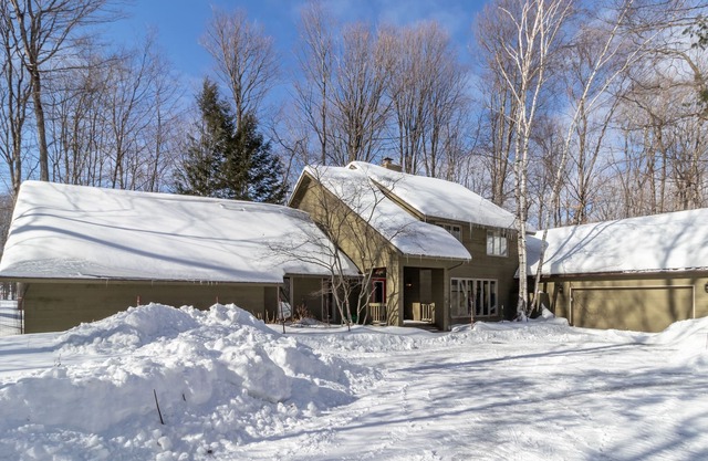 Family-friendly home minutes from shopping, beaches, and dining