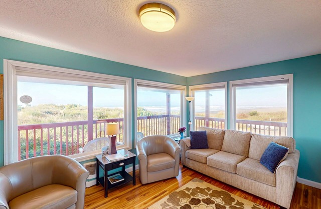 Family-Friendly Oceanfront Condo with Free WiiFi, Ocean Views & Easy Beach Access
