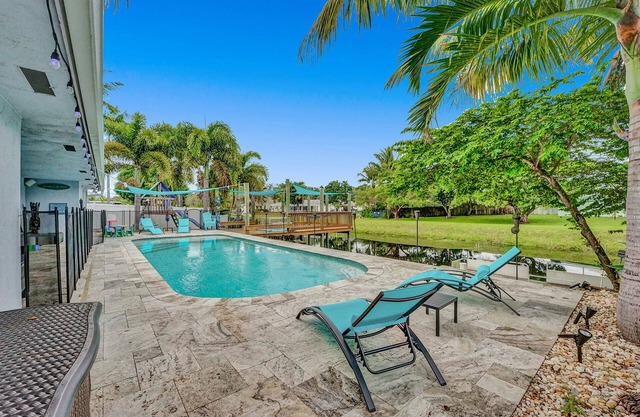 Family friendly waterfront oasis!