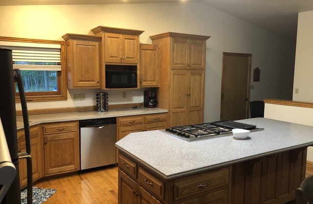 Family Fun! 5BR Home. Casino, Golf, Tubing, Pond!