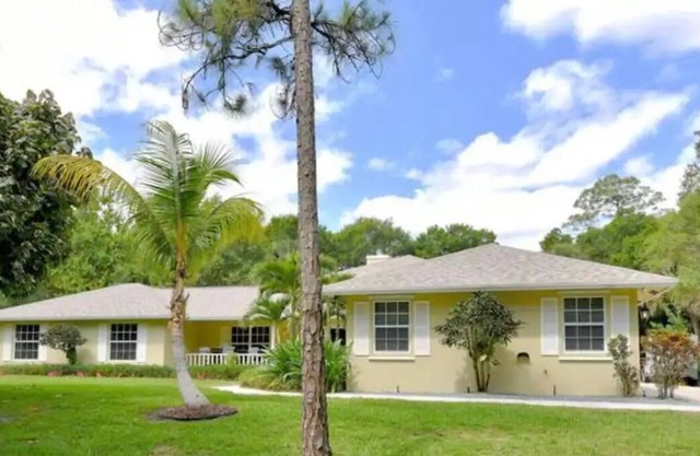 Family fun in Jungle Paradise! Sleeps 8& By beachn