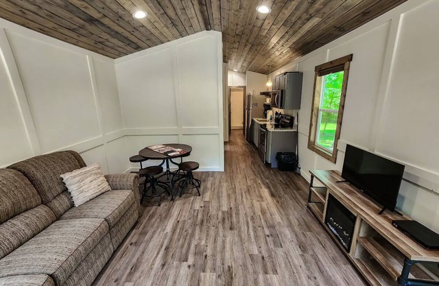 Family Get Away Tiny House Cabin with Bunk Room+Pet Friendly! Lake Guntersville