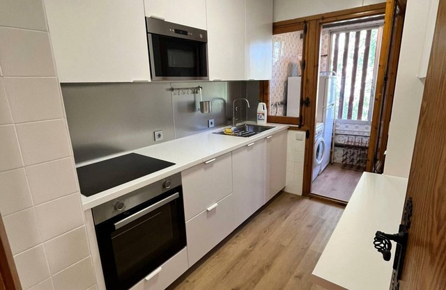 Family Getaway in Jaca: 3BR Apartment with Pool and Garage, Sleeps 6, Close to Center