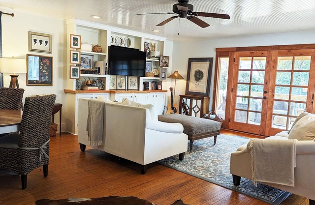 Family home blocks from Downtown Opelika & less than 10 miles from Auburn campus
