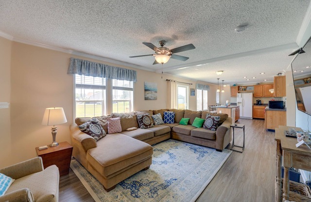 Family Home + Fire Pit & Deck, 11 Miles to Beach!