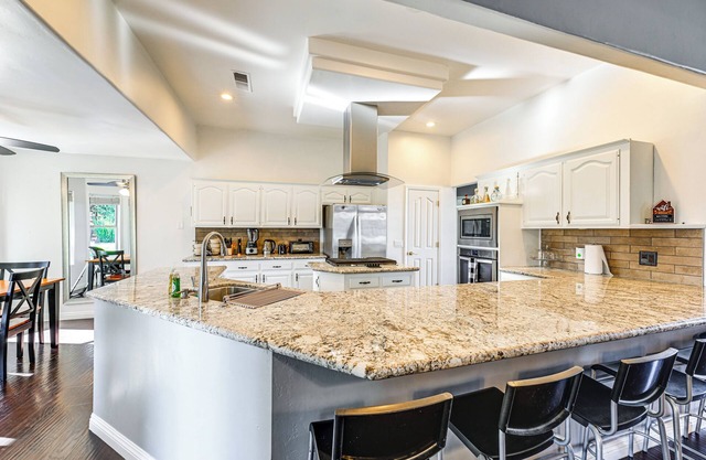 Family Home in Bakersfield w/Zip Line