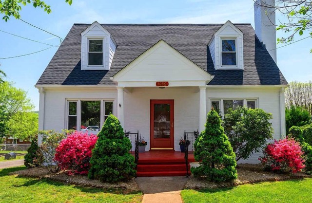 Family Home in Charlottesville - 4 Bedrooms!