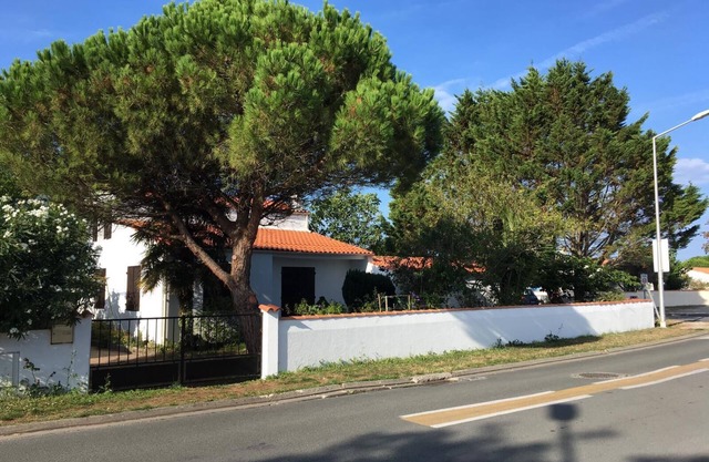 Family house with garden, 400m from the beach
