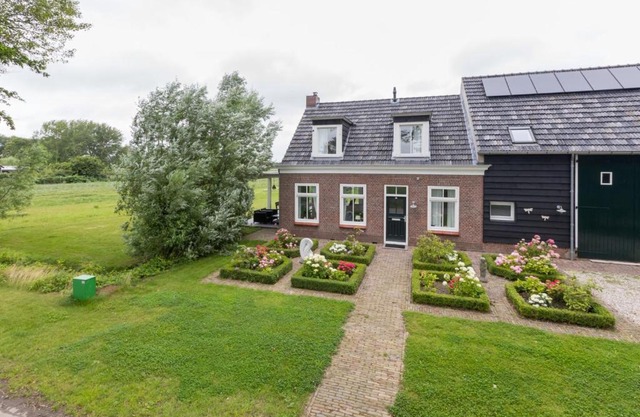Family House in Vrouwenpolder near Beach