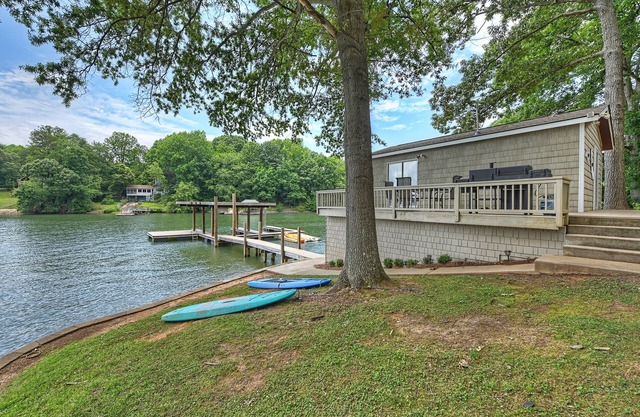 Family Lake House Retreat by AvantStay | Sleeps 28