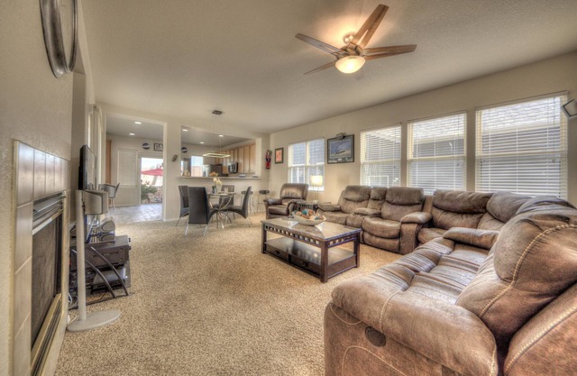 Family & Pet Friendly Retreat w/maid service
