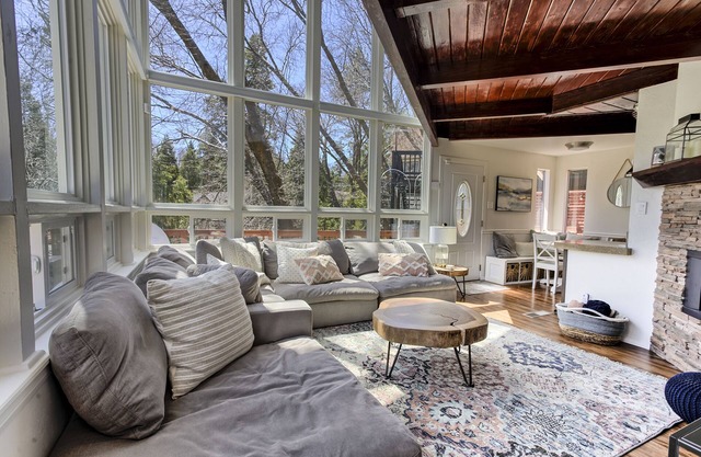 Family & Pet Friendly Cabin w/AC in Lake Arrowhead - Midweek Stay 3, Pay 2 Deal