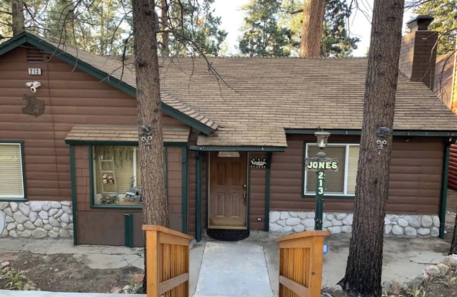 Family/Pet Friendly - Hot Tub - TESLA Charger