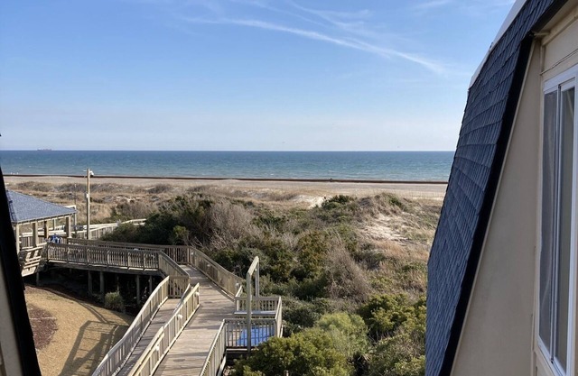 Family resort atmosphere on beautiful Atlantic Beach, North Carolina