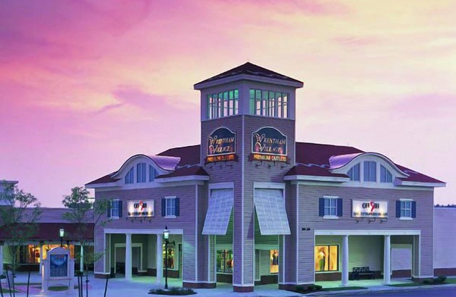 Family Retreat! 3 Relaxing Units, Free Parking, Quick Drive to Gillette Stadium!