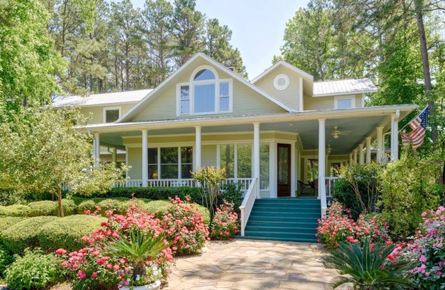 Family Reunion & Group Retreat - 3 Homes on 120 Acres, Pool and Lake, Fishing