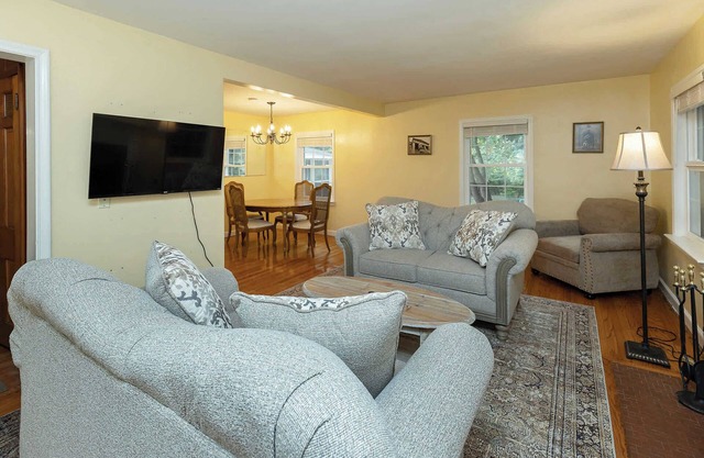 Family-Sized Comfort in Ames – 4BR/3BA