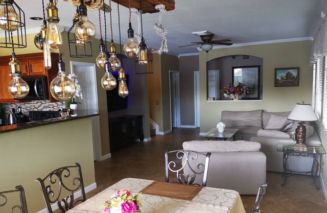 Family-sized renovated condo with lakeview terrace