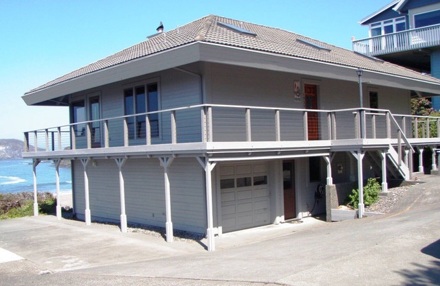 Family Tides - Large Family home with Private steps to a beautiful beach!