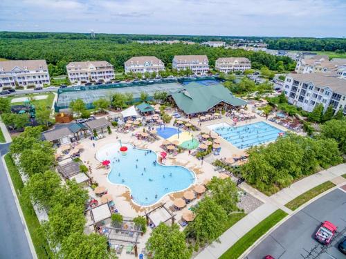 Family Townhouse - Coastal Charm at Bayside Golf Cart Access Pools