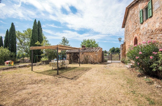 Family Tuscany Home Close Via Francigena, Monteriggioni, Italy