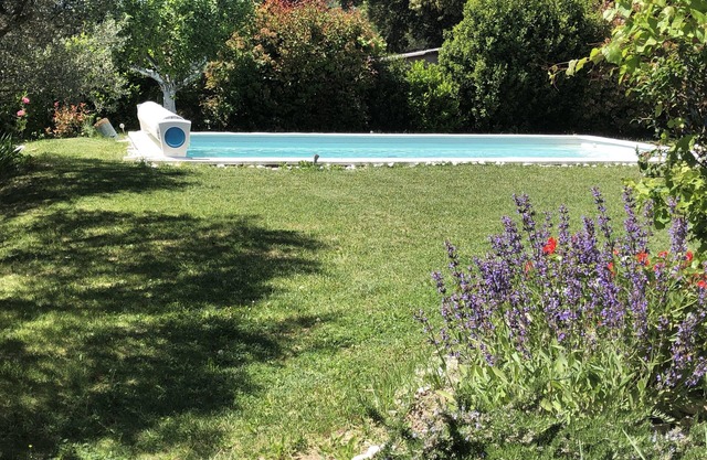 Family villa in the hills above Manosque