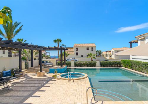 Family Villa with Private Garden & Hot Tub, 10 min from Medano Beach