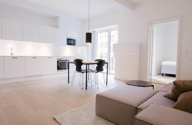 Fantastic 2-bed with balcony - 225