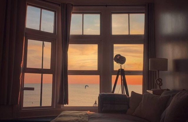 Fantastic 3 Bed Beachfront Flat with Seaview