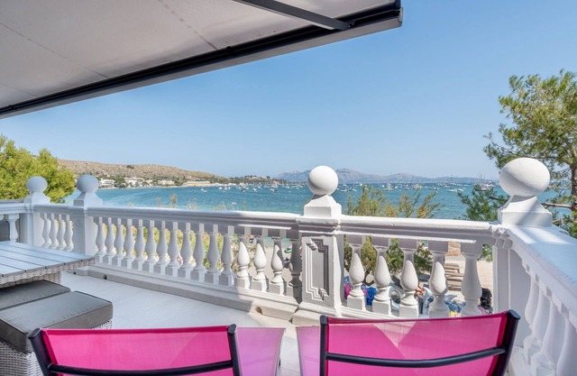 Fantastic Apartment with Terrace, Seaview, Air Conditioning & Wi-Fi